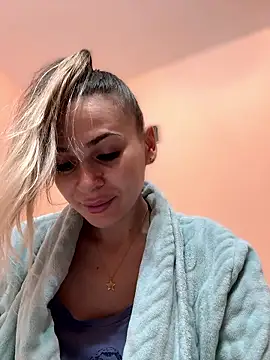 Snapshot of iSelena chatting on 01-14-26, 09:48 iSelena online show from 01-14-26, 09:48