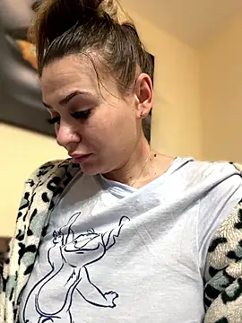 Snapshot of iSelena chatting on 01-19-26, 09:24 iSelena online show from 01-19-26, 09:24