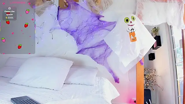 Aleexiiaa online show from 10-25-25, 12:45