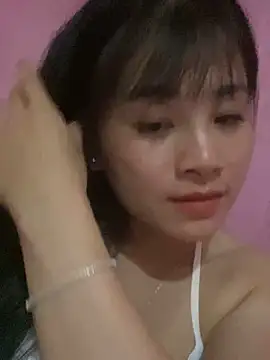 Snapshot of One-nice chatting on 10-19-25, 04:18 One-nice online show from 10-19-25, 04:18