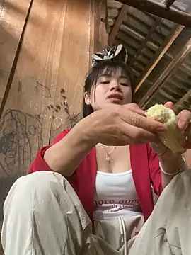 Snapshot of One-nice chatting on 10-24-25, 03:36 One-nice online show from 10-24-25, 03:36