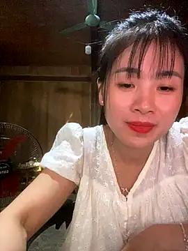 Snapshot of One-nice chatting on 10-29-25, 04:48 One-nice online show from 10-29-25, 04:48