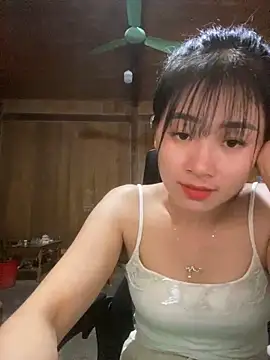 Snapshot of One-nice chatting on 10-31-25, 05:41 One-nice online show from 10-31-25, 05:41