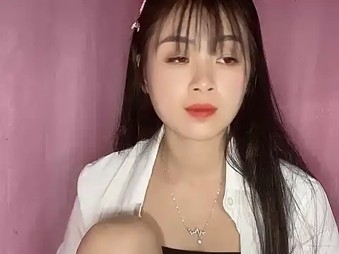 Snapshot of One-nice chatting on 11-17-25, 01:11 One-nice online show from 11-17-25, 01:11