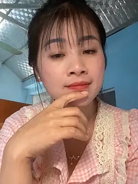 Snapshot of One-nice chatting on 11-24-25, 05:51 One-nice online show from 11-24-25, 05:51