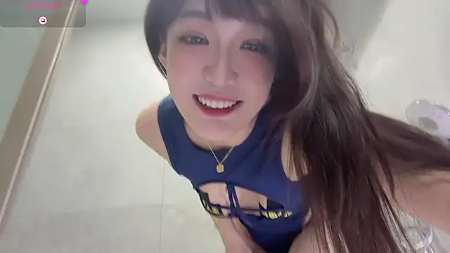 Snapshot of Yaya--728 chatting on 10-29-25, 09:11 Yaya--728 online show from 10-29-25, 09:11