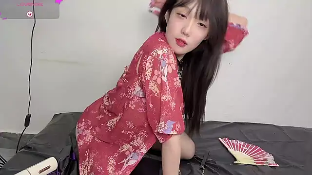 Snapshot of Yaya--728 chatting on 10-31-25, 10:27 Yaya--728 online show from 10-31-25, 10:27