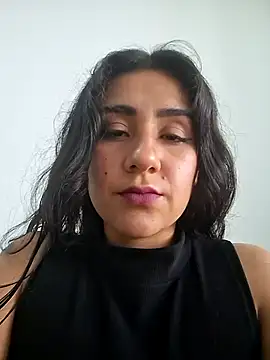 Snapshot of CAROLINE__07 chatting on 11-19-25, 01:33 CAROLINE 07 online show from 11-19-25, 01:33