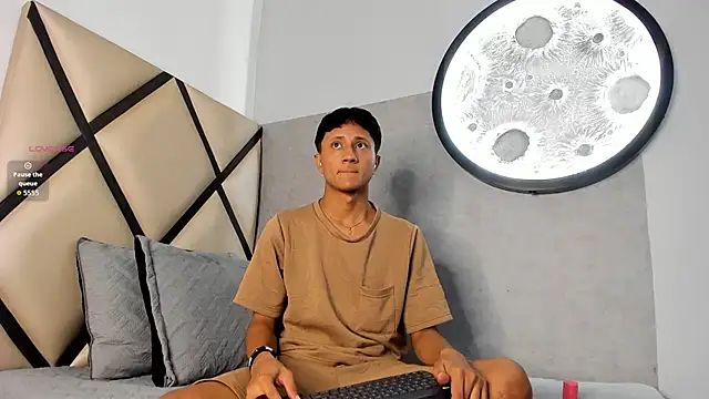 Snapshot of _Leohot_ chatting on 09-11-25, 03:17 Leohot online show from 09-11-25, 03:17