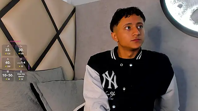 Snapshot of _Leohot_ chatting on 09-18-25, 03:30 Leohot online show from 09-18-25, 03:30