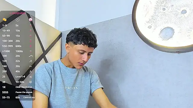 Snapshot of _Leohot_ chatting on 09-23-25, 03:31 Leohot online show from 09-23-25, 03:31