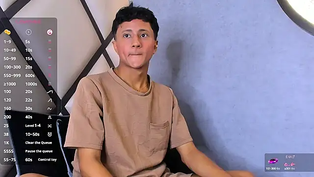 Snapshot of _Leohot_ chatting on 09-24-25, 03:32 Leohot online show from 09-24-25, 03:32