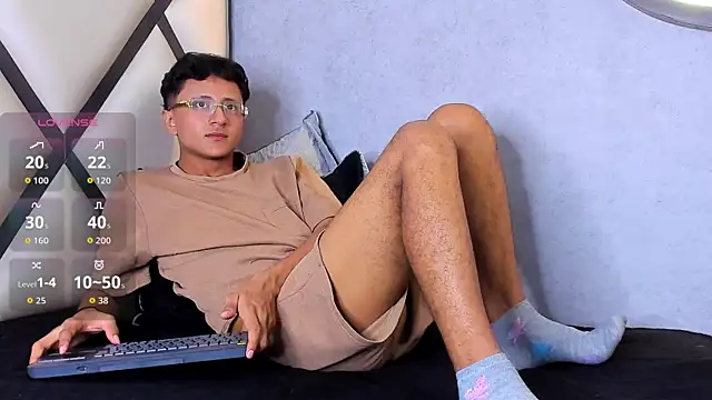 Snapshot of _Leohot_ chatting on 09-27-25, 03:44 Leohot online show from 09-27-25, 03:44