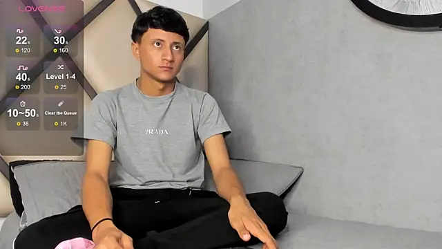 Snapshot of _Leohot_ chatting on 10-04-25, 03:15 Leohot online show from 10-04-25, 03:15