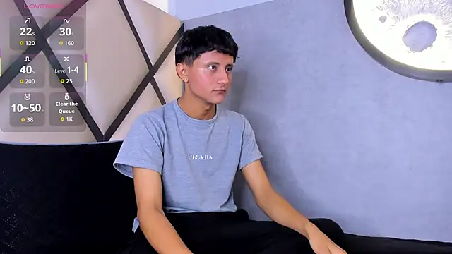 Snapshot of _Leohot_ chatting on 10-14-25, 03:29 Leohot online show from 10-14-25, 03:29