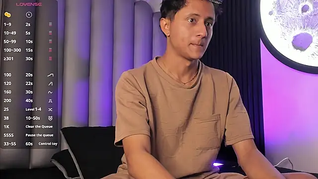 Snapshot of _Leohot_ chatting on 10-22-25, 03:18 Leohot online show from 10-22-25, 03:18