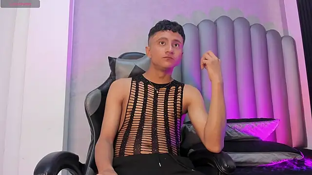 Snapshot of _Leohot_ chatting on 10-25-25, 03:47 Leohot online show from 10-25-25, 03:47