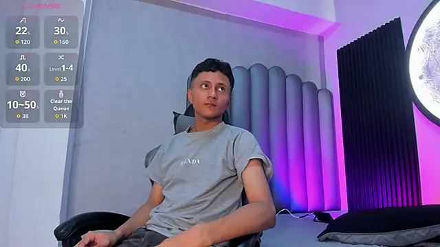 Snapshot of _Leohot_ chatting on 10-29-25, 03:42 Leohot online show from 10-29-25, 03:42