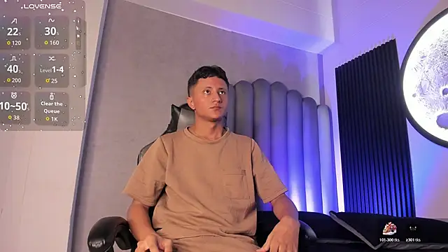 Snapshot of _Leohot_ chatting on 10-31-25, 03:40 Leohot online show from 10-31-25, 03:40