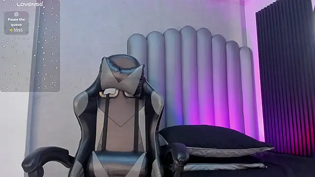 Snapshot of _Leohot_ chatting on 11-01-25, 03:52 Leohot online show from 11-01-25, 03:52