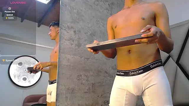 Snapshot of _Leohot_ chatting on 11-14-25, 03:33 Leohot online show from 11-14-25, 03:33