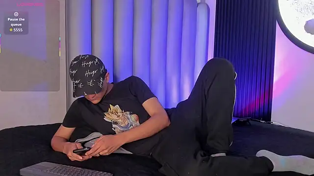 Snapshot of _Leohot_ chatting on 11-21-25, 03:38 Leohot online show from 11-21-25, 03:38