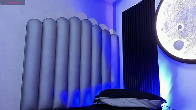 Snapshot of _Leohot_ chatting on 11-23-25, 03:39 Leohot online show from 11-23-25, 03:39