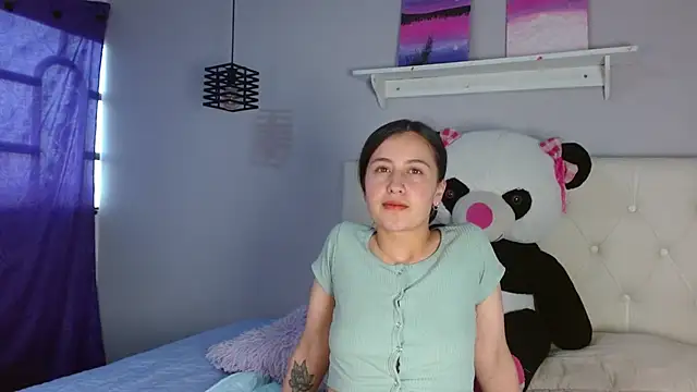 Zaaida  online show from 10-22-25, 01:44