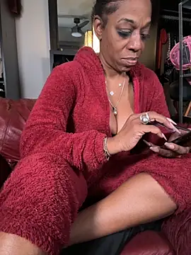 Snapshot of Kennady_Buxum_Goddess chatting on 10-05-25, 10:40 Kennady Buxum Goddess online show from 10-05-25, 10:40