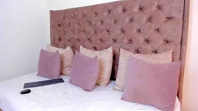 Snapshot of scarlett_buunny chatting on 09-08-25, 10:20 scarlett buunny online show from 09-08-25, 10:20