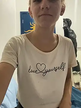 Snapshot of Bruna551 chatting on 10-04-25, 11:25 Bruna551 online show from 10-04-25, 11:25