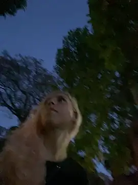 Snapshot of Bruna551 chatting on 10-06-25, 09:12 Bruna551 online show from 10-06-25, 09:12