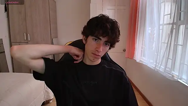 Nude Boy18 online show from 09-19-25, 09:48