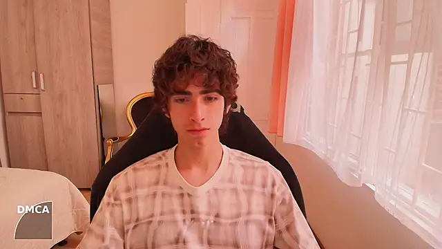 Nude Boy18 online show from 09-28-25, 09:42