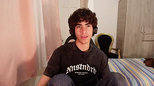 Nude Boy18 online show from 10-07-25, 06:10