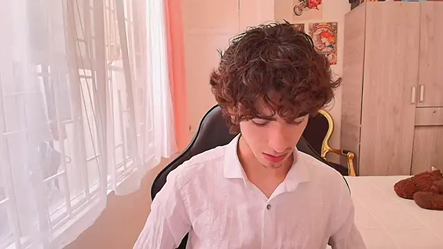 Nude Boy18 online show from 10-15-25, 08:42