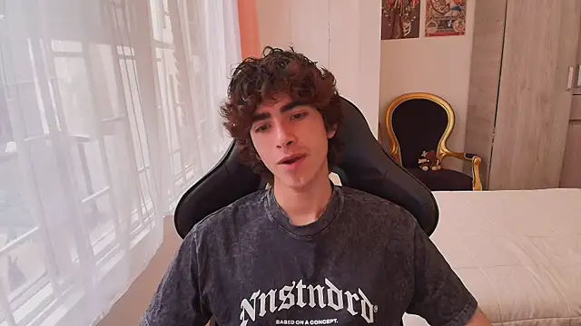 Nude Boy18 online show from 10-23-25, 09:35