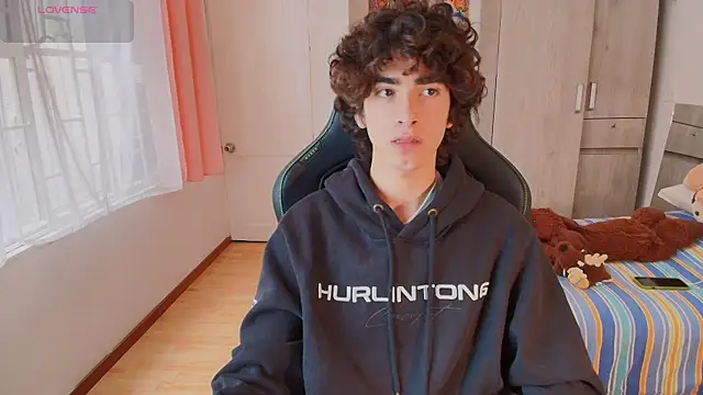 Nude Boy18 online show from 11-28-25, 07:38