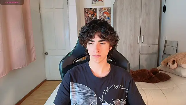 Nude Boy18 online show from 12-18-25, 01:55