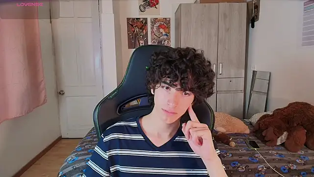 Nude Boy18 online show from 04-22-26, 11:23