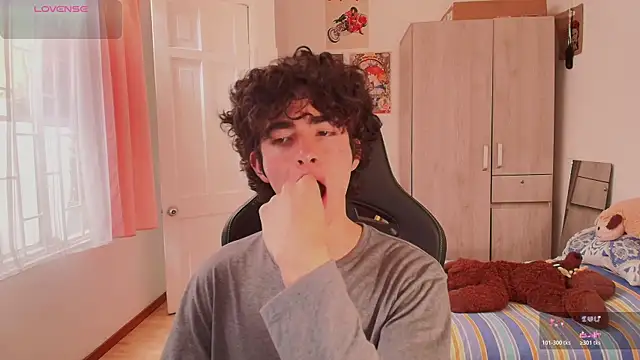 Nude Boy18 online show from 04-24-26, 08:11