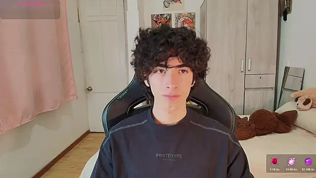 Nude Boy18 online show from 04-27-26, 11:36