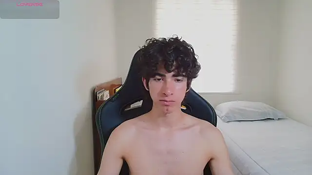 Nude Boy18 online show from 06-11-26, 09:46