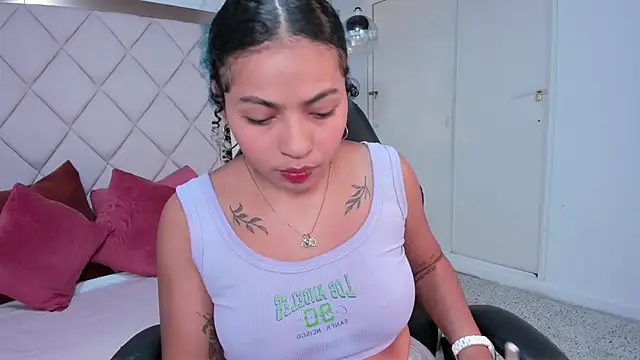 Snapshot of momo_ayasse chatting on 12-02-25, 09:54 momo ayasse online show from 12-02-25, 09:54