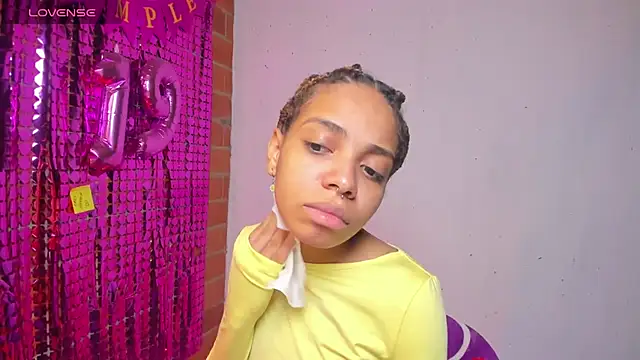 Snapshot of yumi_hanna chatting on 09-11-25, 11:49 yumi hanna online show from 09-11-25, 11:49