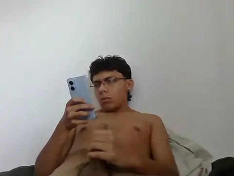 Snapshot of snopgz chatting on 12-01-25, 01:38 snopgz online show from 12-01-25, 01:38