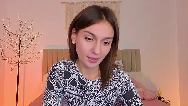 Snapshot of Little_mia__ chatting on 11-13-25, 09:03 Little mia online show from 11-13-25, 09:03