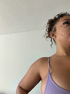 Snapshot of allybluee777 chatting on 11-14-25, 06:28 allybluee777 online show from 11-14-25, 06:28