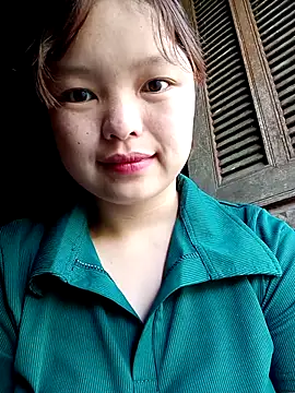 XoiXoi232 online show from 10-05-25, 12:31