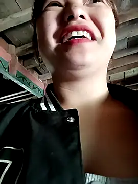 XoiXoi232 online show from 10-10-25, 03:38